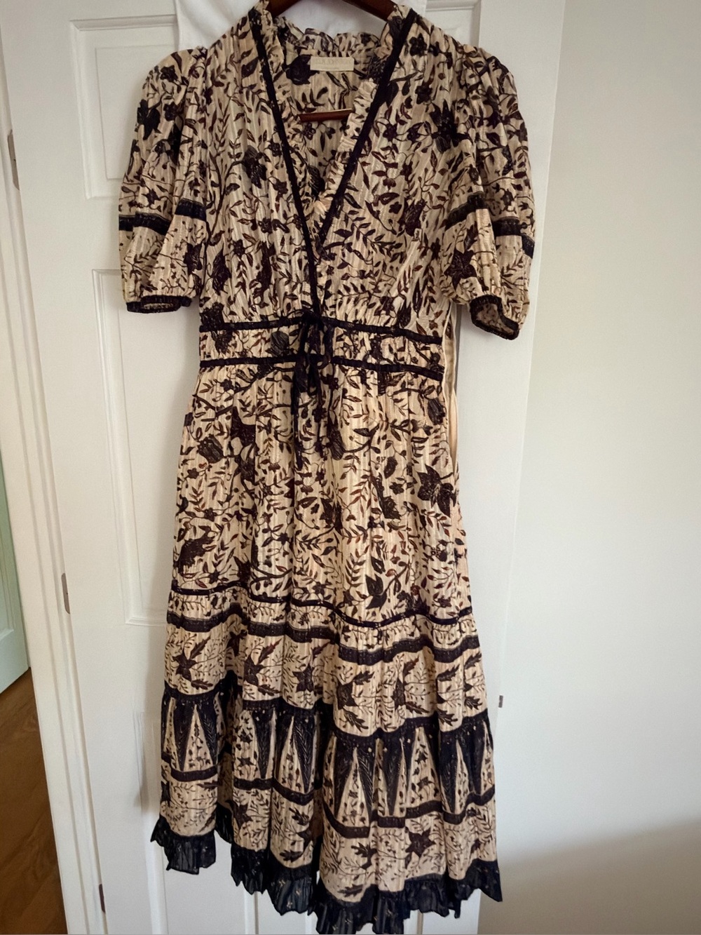 Ulla Johnson Cream and Black Floral V-Neck Tie-Waist Midi Dress size 6 like new